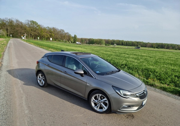 Opel Astra cena 49800 przebieg: 187100, rok produkcji 2015 z Gliwice małe 172